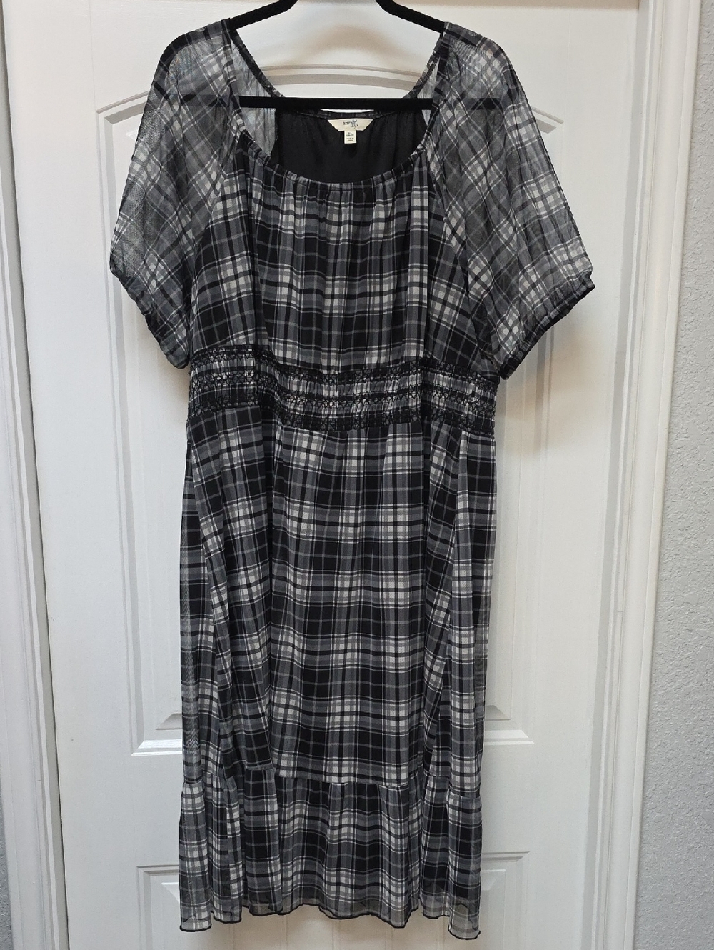 Terra & Sky Gray/White Plaid Midi Dress - Sz 2x